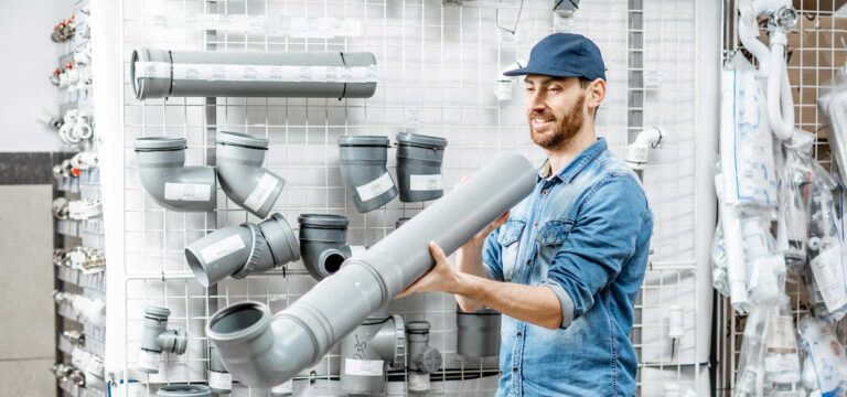 man-choosing-pipes-in-the-plumbing-shop-RQBU9K5.jpg